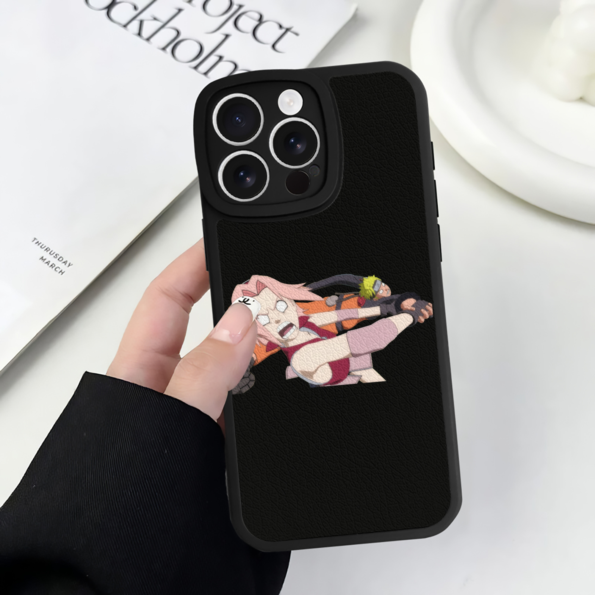 （画像用） NARUTO -ナルト- 春野サクラ Haruno Sakura 【iPhone 16シリーズ対応】シリコンスマホケース（レザー調） 材質：シリコン